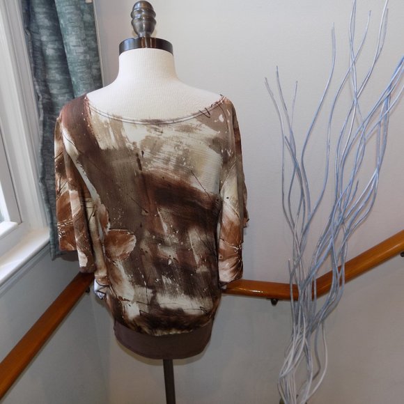ORANGE USA Brown Abstract Print Top Sequins Neckline Size Small - Picture 2 of 2